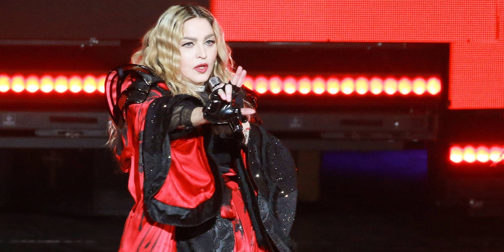 Blond und lockig: So kennen wir Madonna.