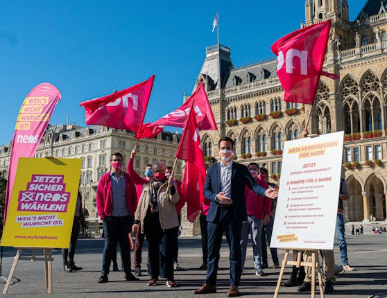 Die Wiener Neos stellen fünf Bedingungen für eine (theoretisch) mögliche Regierungsbeteiligung. Daneben will Spitzenkandidat Christoph Wiederkehr (Mitte) auch ein transparentes Corona-Krisenkabinett installieren.
