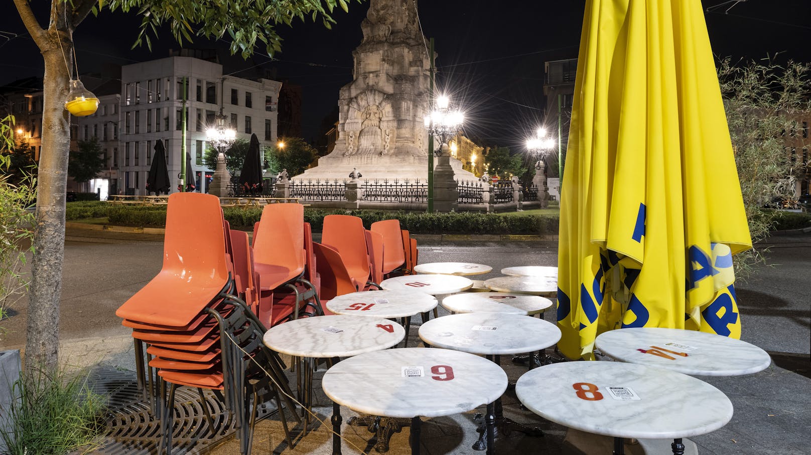 In Brüssel müssen Bars und Cafés wegen der Corona-Pandemie für einen Monat dicht machen. 