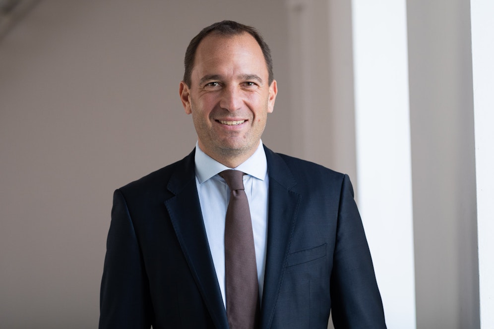 Christian Farthofer löst den langjährigen Obmann Gerhard Hutter bei der ÖGK ab.