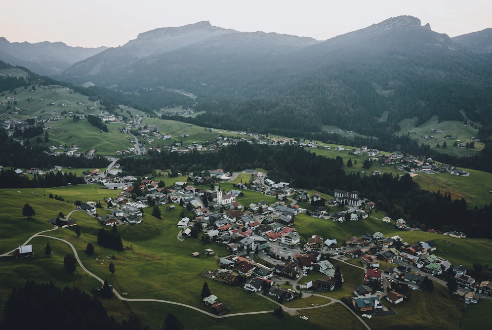 Das Kleinwalsertal in einer Luftaufanahme: Vorarlberg ist nicht mehr auf der belgischen Warnliste.