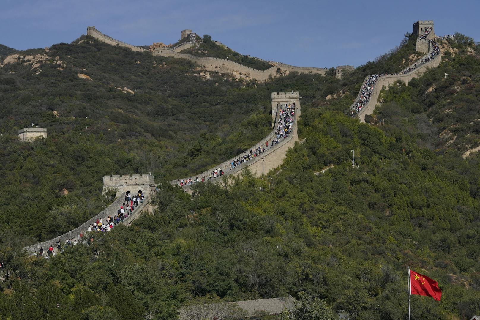 Millionen Touristen strömten auf die Chinesische Mauer, als gäbe es kein Corona.