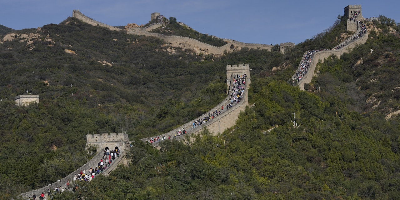 TouristenMassen stürmen trotz Corona Chinesische Mauer