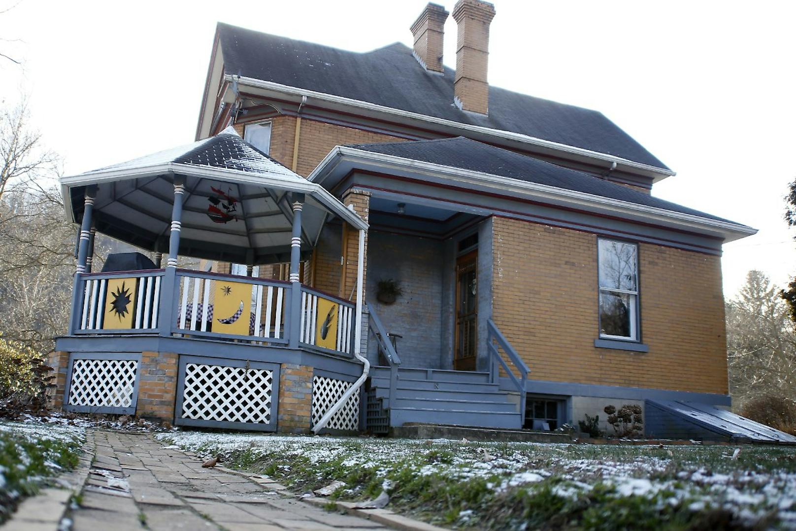 Das Haus steht in der 8 Circle Street in Perryopolis.