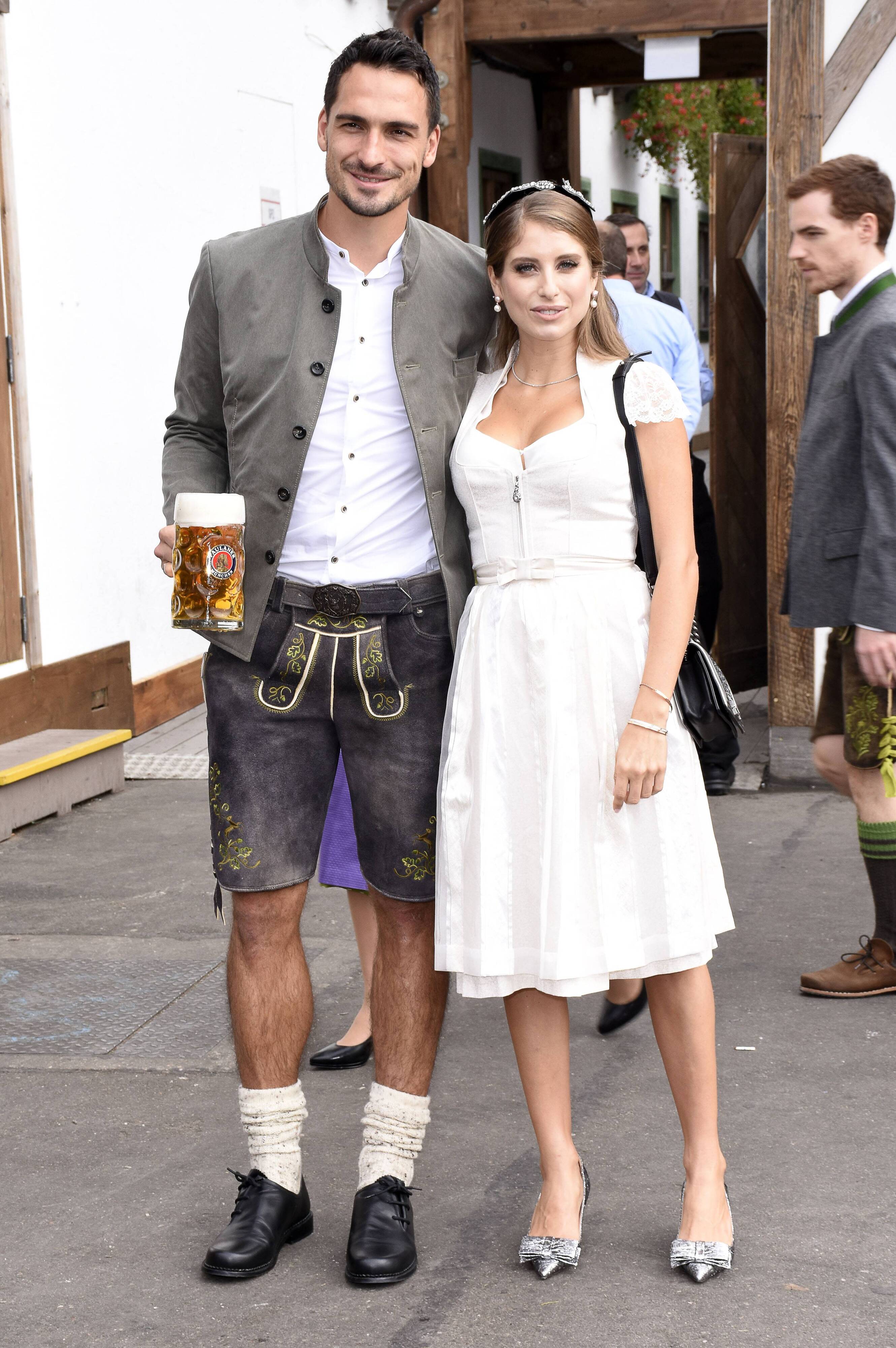 <strong>Cathy Hummels</strong> erteilt ihrer angeblichen Ehekrise mit <strong>Mats Hummels</strong> eine klare Absage: 