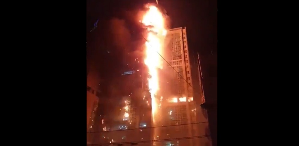 Gegen 23 Uhr (Ortszeit) war das Feuer ausgebrochen.