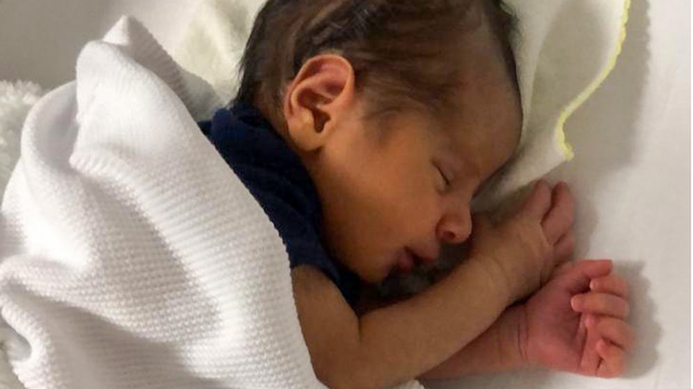 Ein neugeborenes Baby. Symbolbild