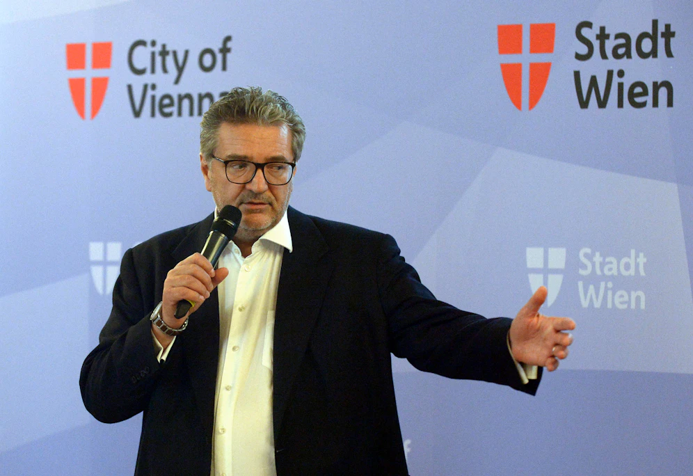 Wiens Gesundheitsstadtrat Peter Hacker (SPÖ) nimmt zum Schulbetrieb Stellung