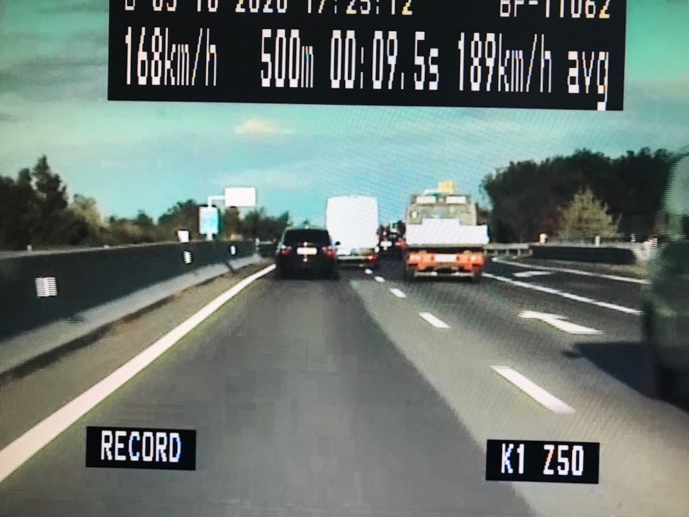 Immer wieder gehen der Polizei Raser ins Netz. Symbolbild.