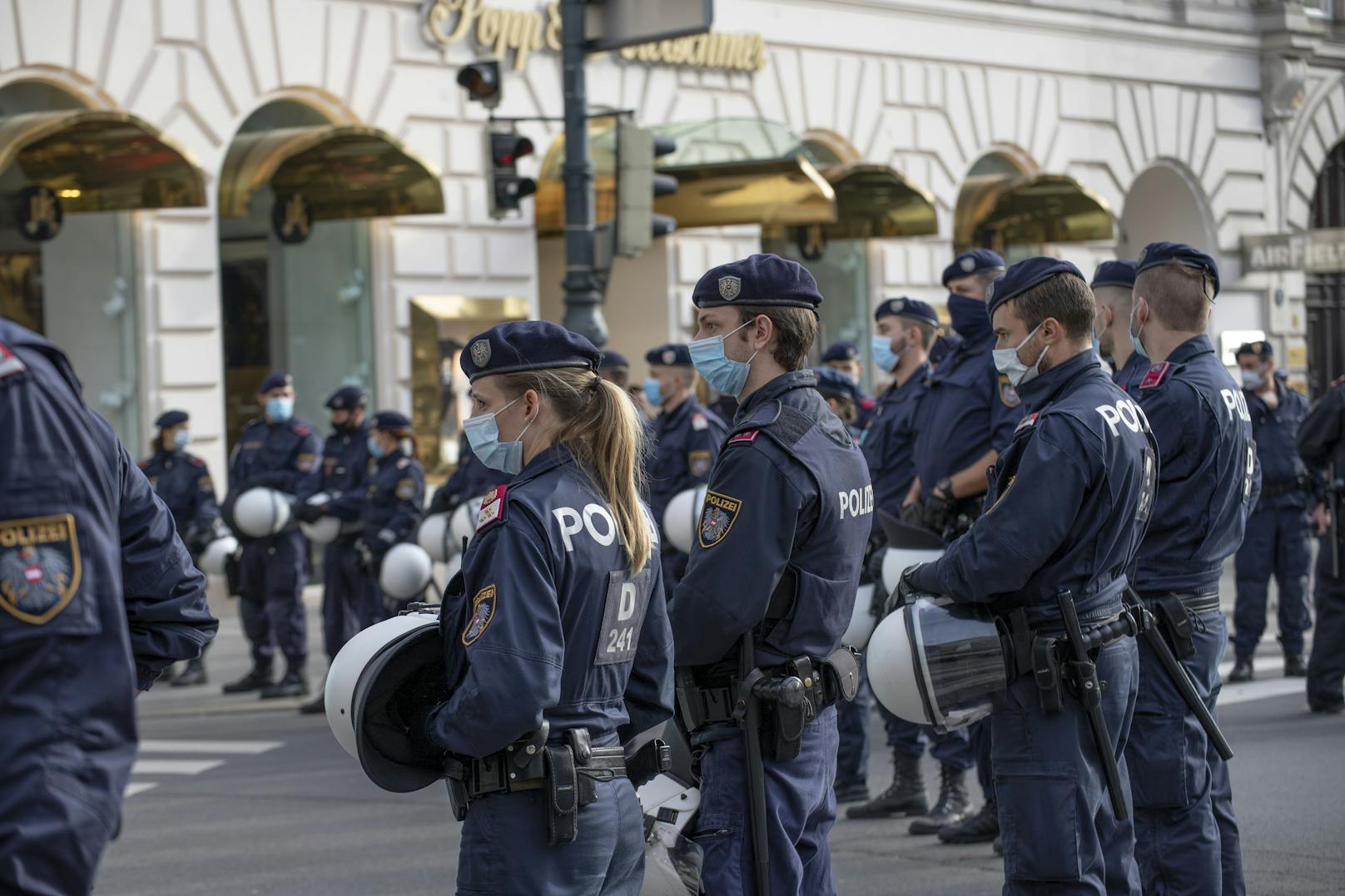 Polizei-Einsatz (Archivfoto vom Samstag, 31.10.2020)