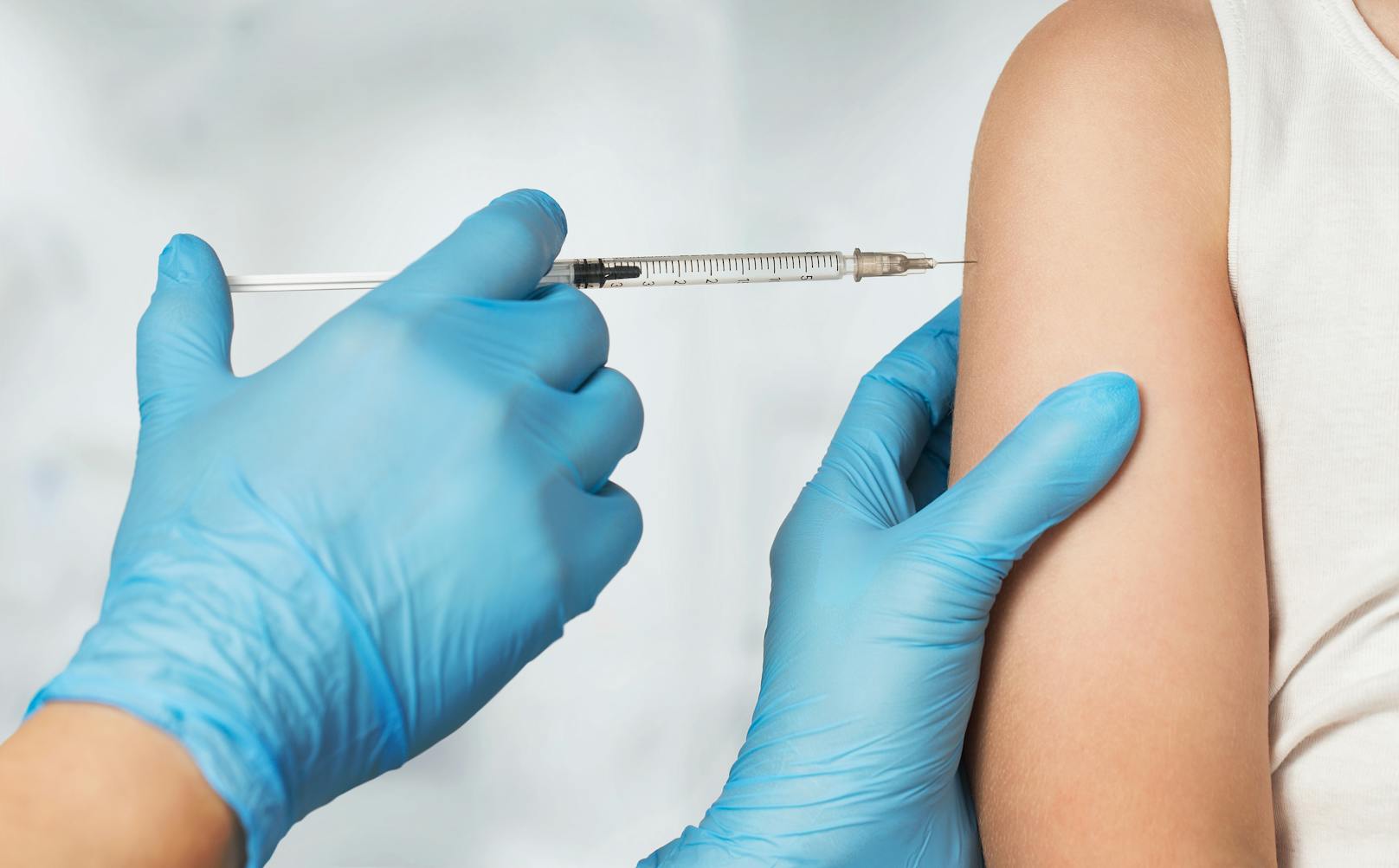 Mehrere Unternehmen forschen an einer Corona-Impfung.