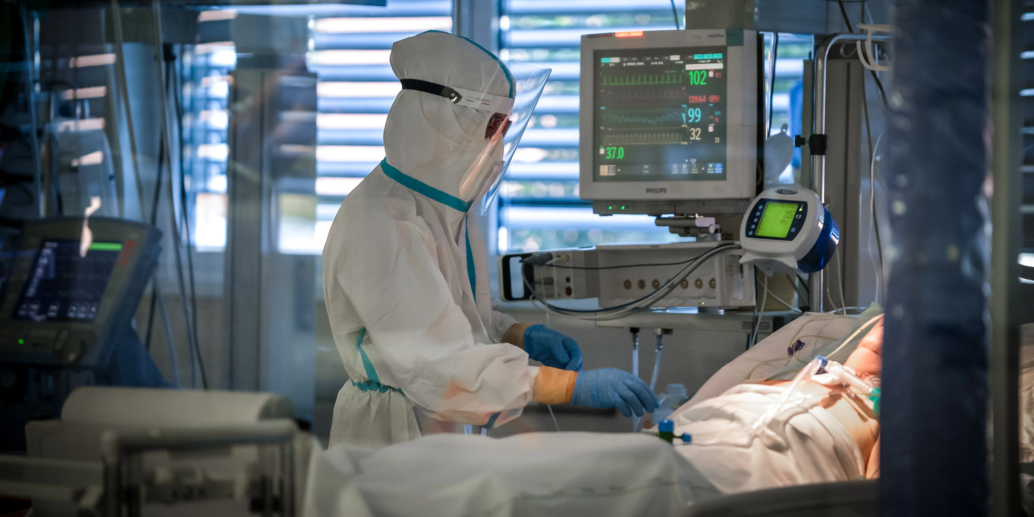 Blick in die Intensivstation eines Spitals im italienischen Varese. Die Zahl der Hospitalisierungen steigt auch in Österreich.