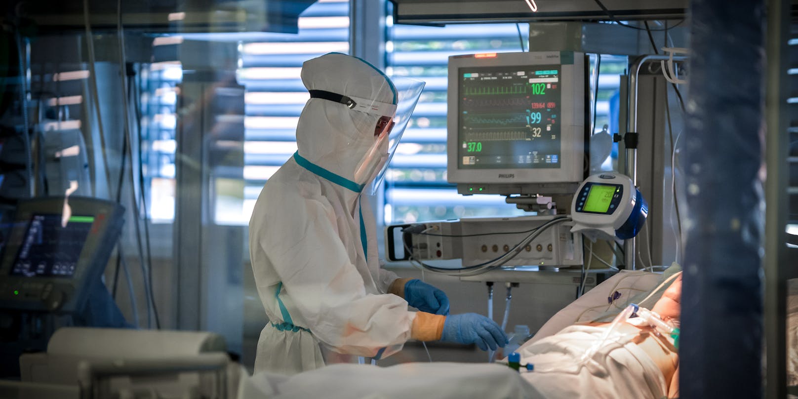 Blick in die Intensivstation eines Spitals im italienischen Varese. Die Zahl der Hospitalisierungen steigt auch in Österreich.