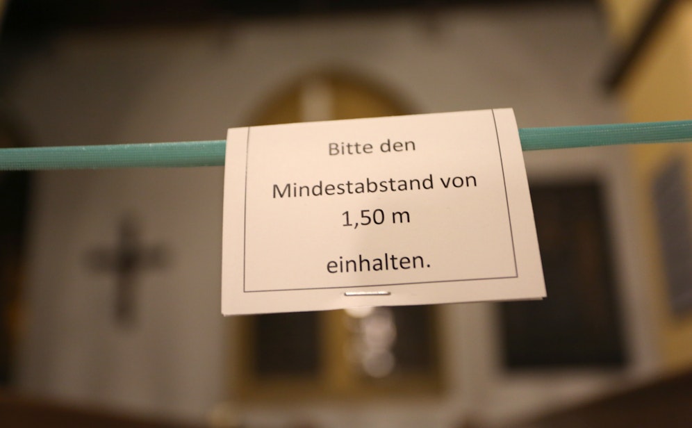 In Kirchen ist nun der Mindestabstand von eineinhalb Metern verpflichtend. 