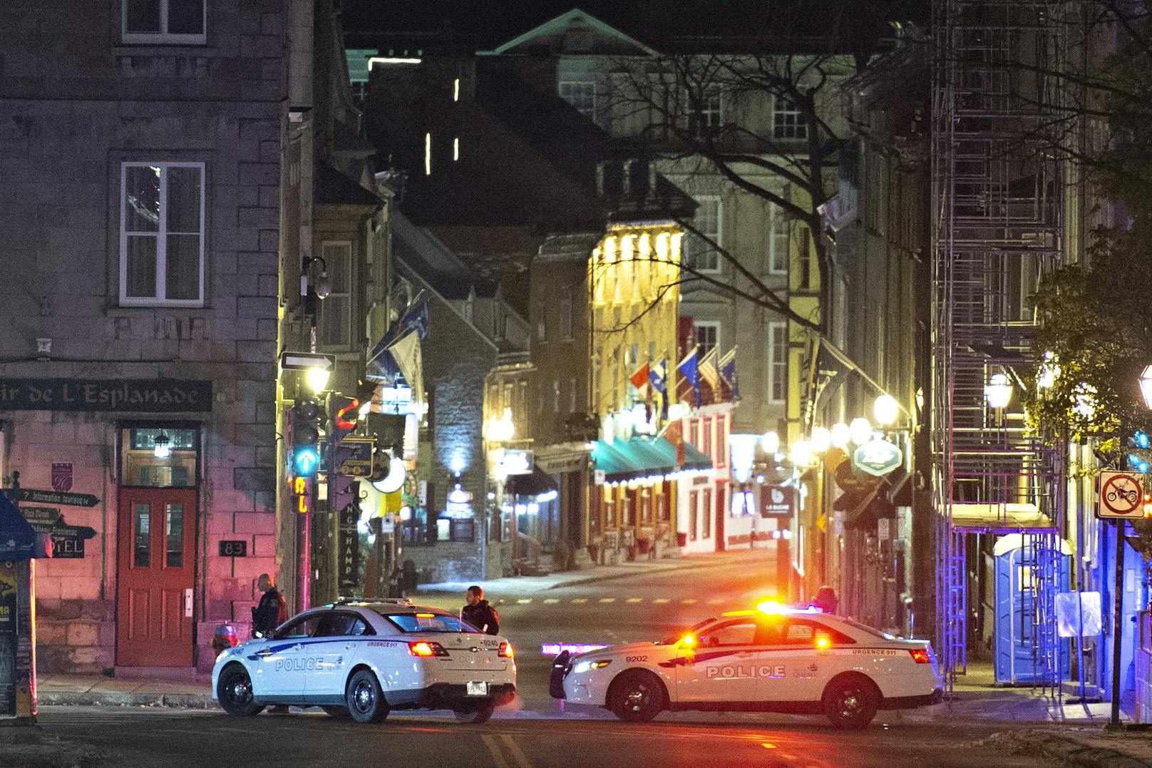 Ein mit einem Schwert bewaffneter Mann hat an Halloween in der kanadischen Großstadt Québec zwei Menschen getötet und fünf weitere verletzt. Wie örtliche Medien unter Berufung auf die Polizei berichteten, war der Angreifer mit einem mittelalterlichen Kostüm gekleidet.