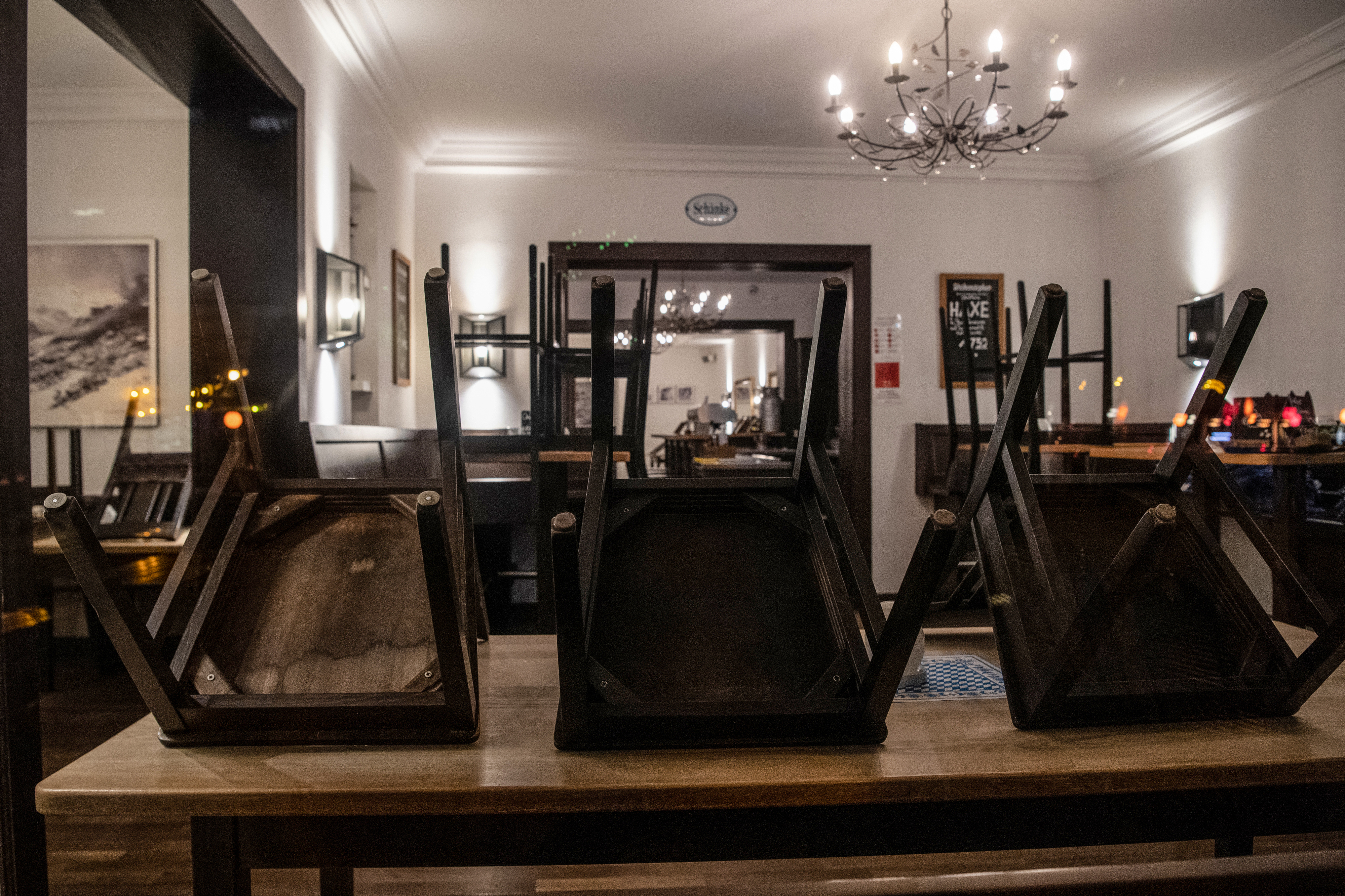 Gastronomische Betriebe müssen schließen.