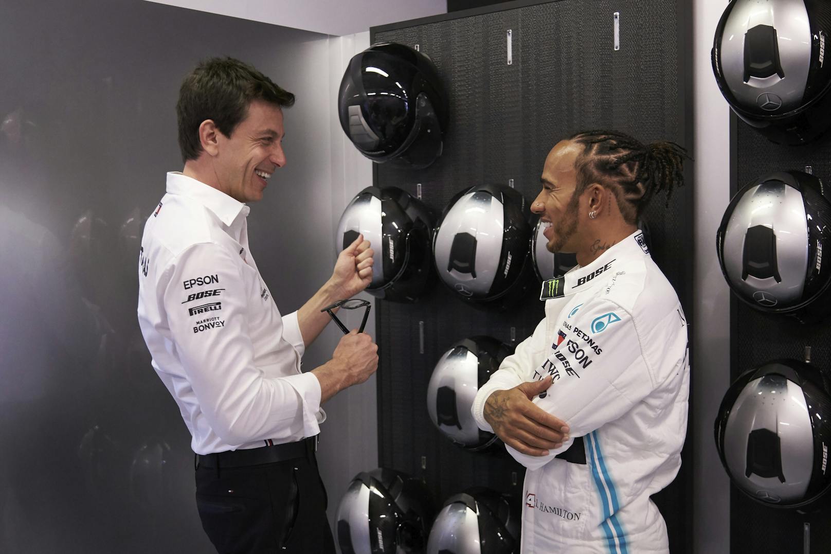 Mercedes-Teamchef Toto Wolff mit Rekordweltmeister Lewis Hamilton
