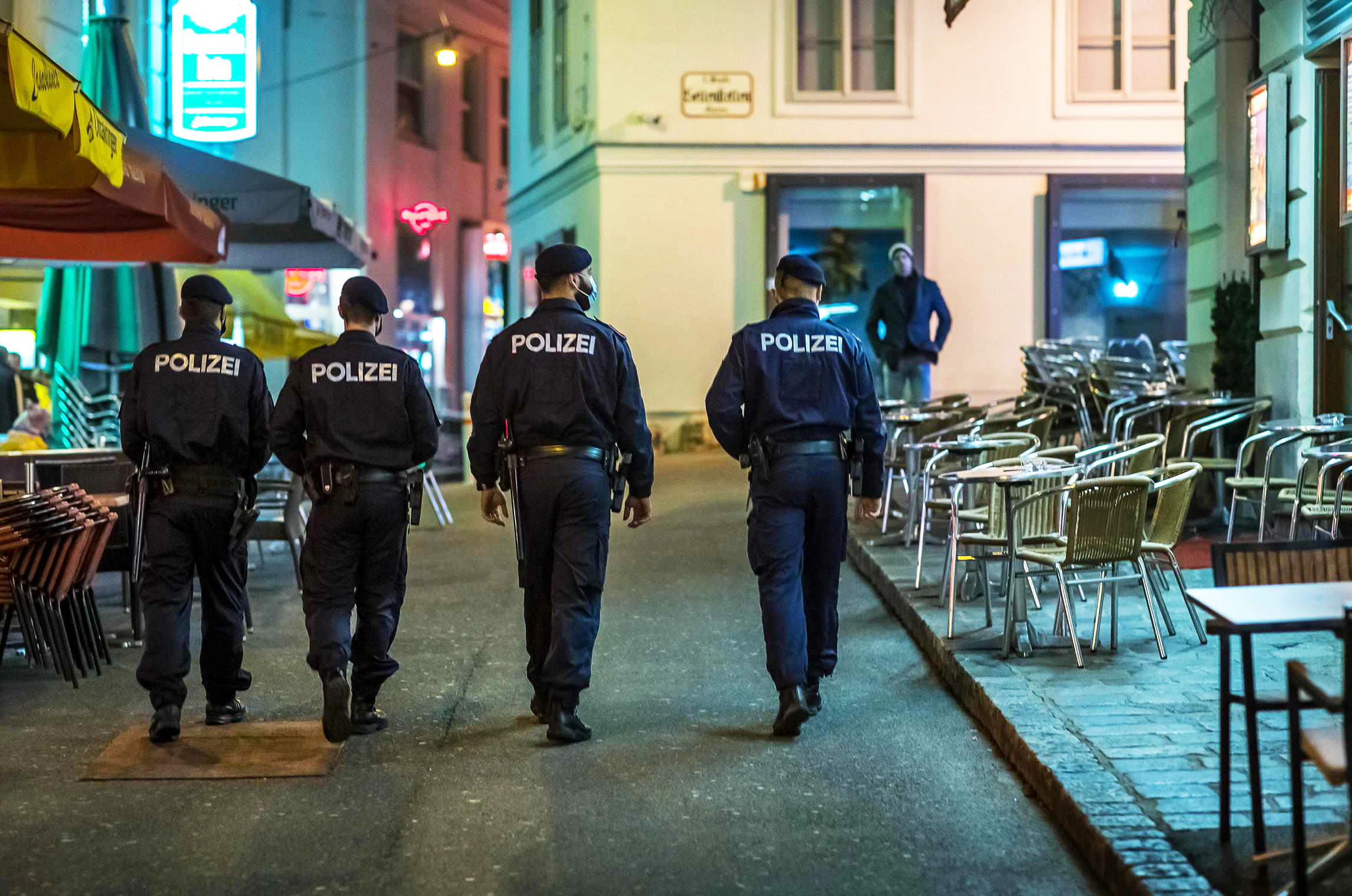 Polizei Wien bei Nacht