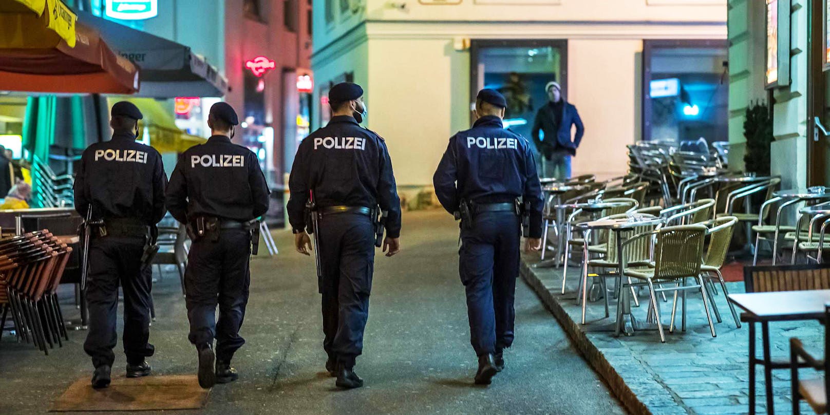 Polizei Wien bei Nacht