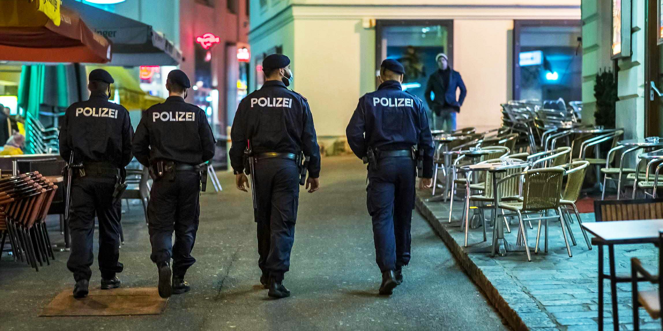 Polizei Wien bei Nacht