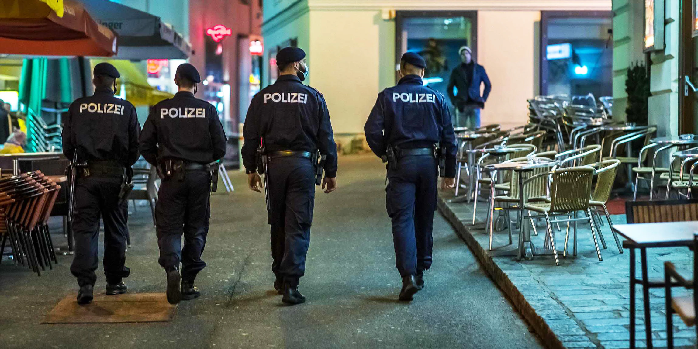 Polizei Wien bei Nacht