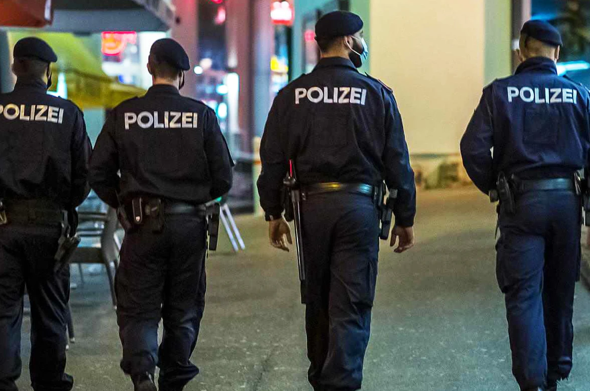 Polizei Wien bei Nacht