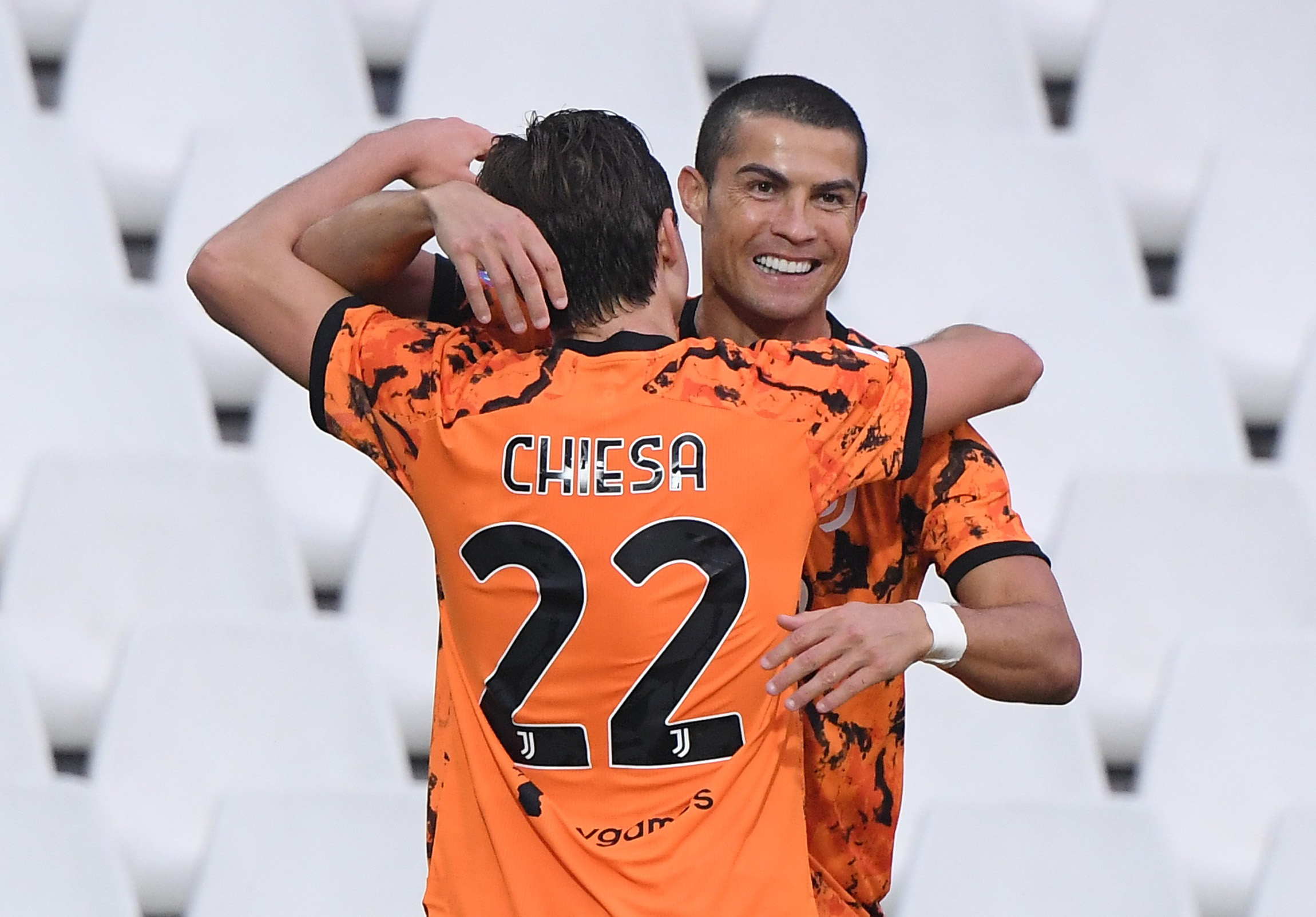 Cristiano Ronaldo darf seine Mitspieler wieder herzen.