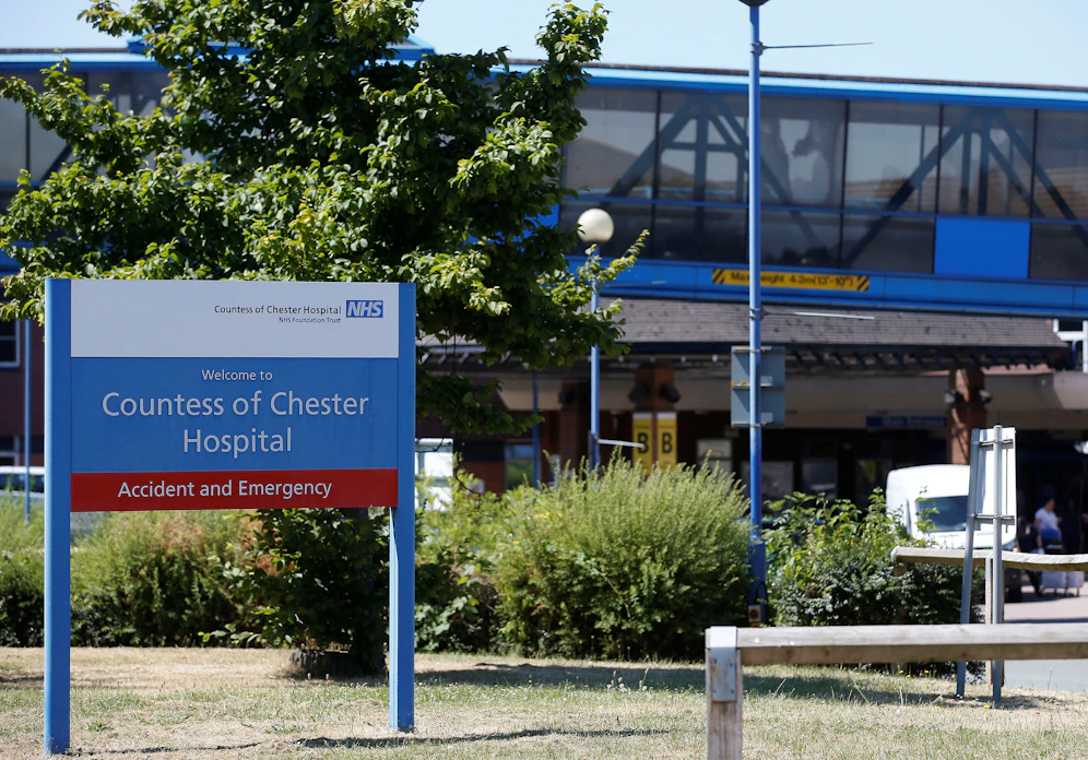 Im Countess of Chester Hospital soll eine Krankenschwester für den Tod von acht Neugeborenen verantwortlich sein.