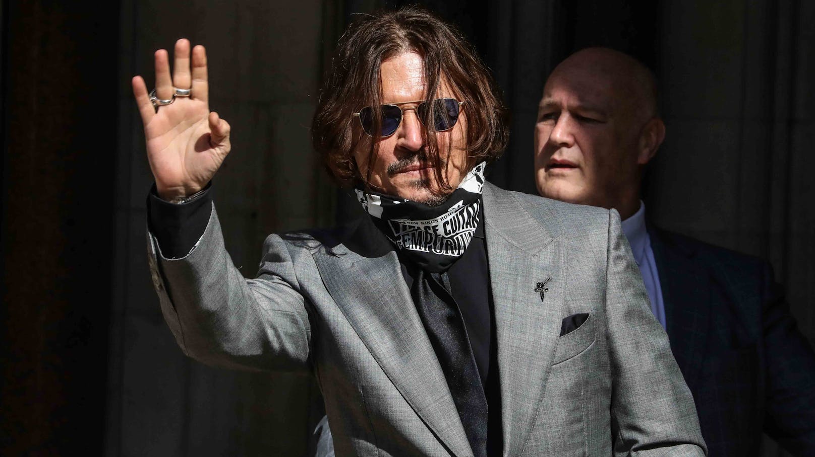 Hollywood-Star <strong>Johnny Depp </strong>kassierte vor Gericht eine Niederlage, kann sich aber dennoch über ein zauberhaftes Gehalt freuen.