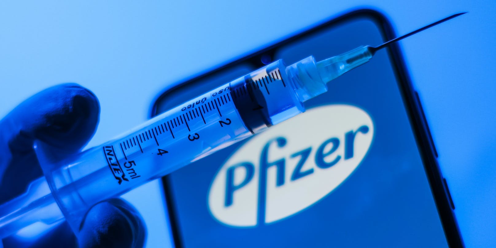 Die Europäische Union hat sich mindestens 200 Millionen Dosen des Corona-Impfstoffs von Pfizer und Biontech gesichert.