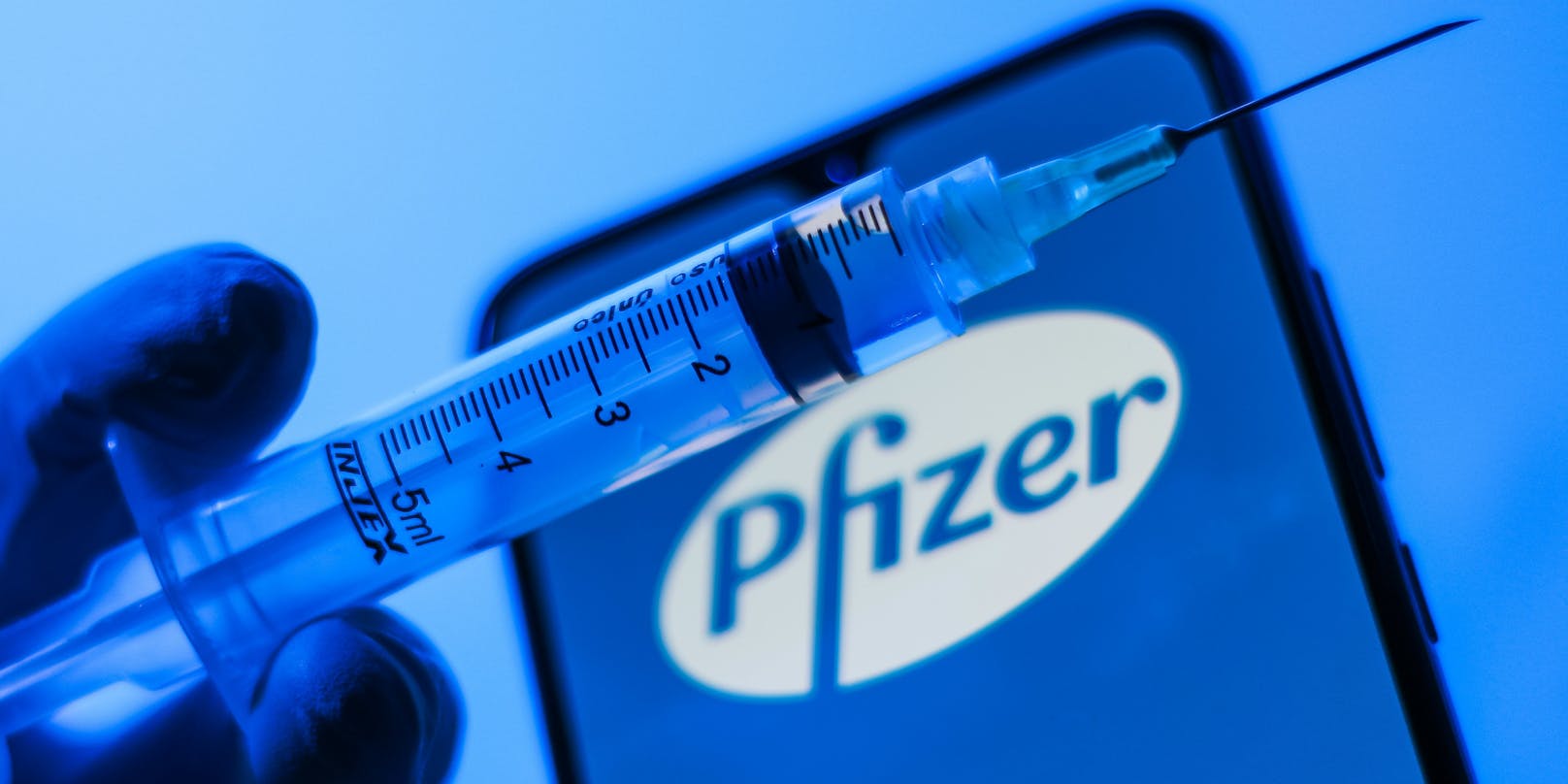 Die Europäische Union hat sich mindestens 200 Millionen Dosen des Corona-Impfstoffs von Pfizer und Biontech gesichert.