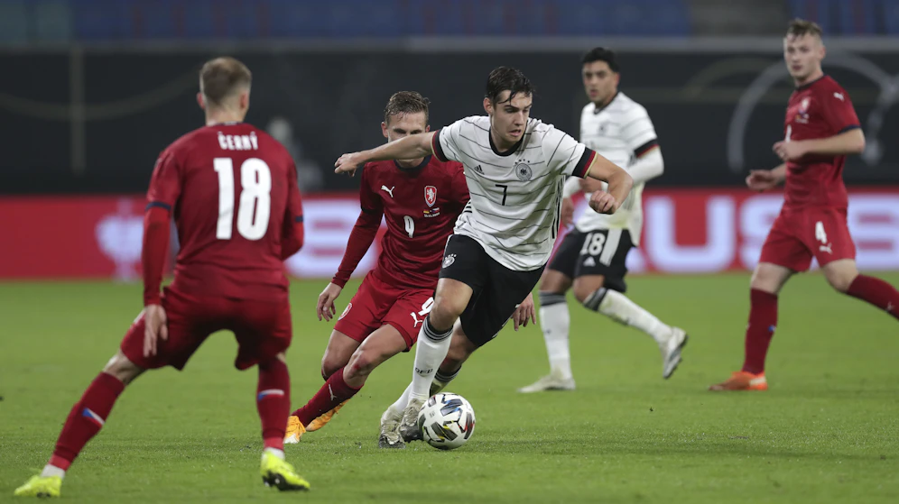 Florian Neuhaus (Deutschland) dominierte im Mittelfeld.