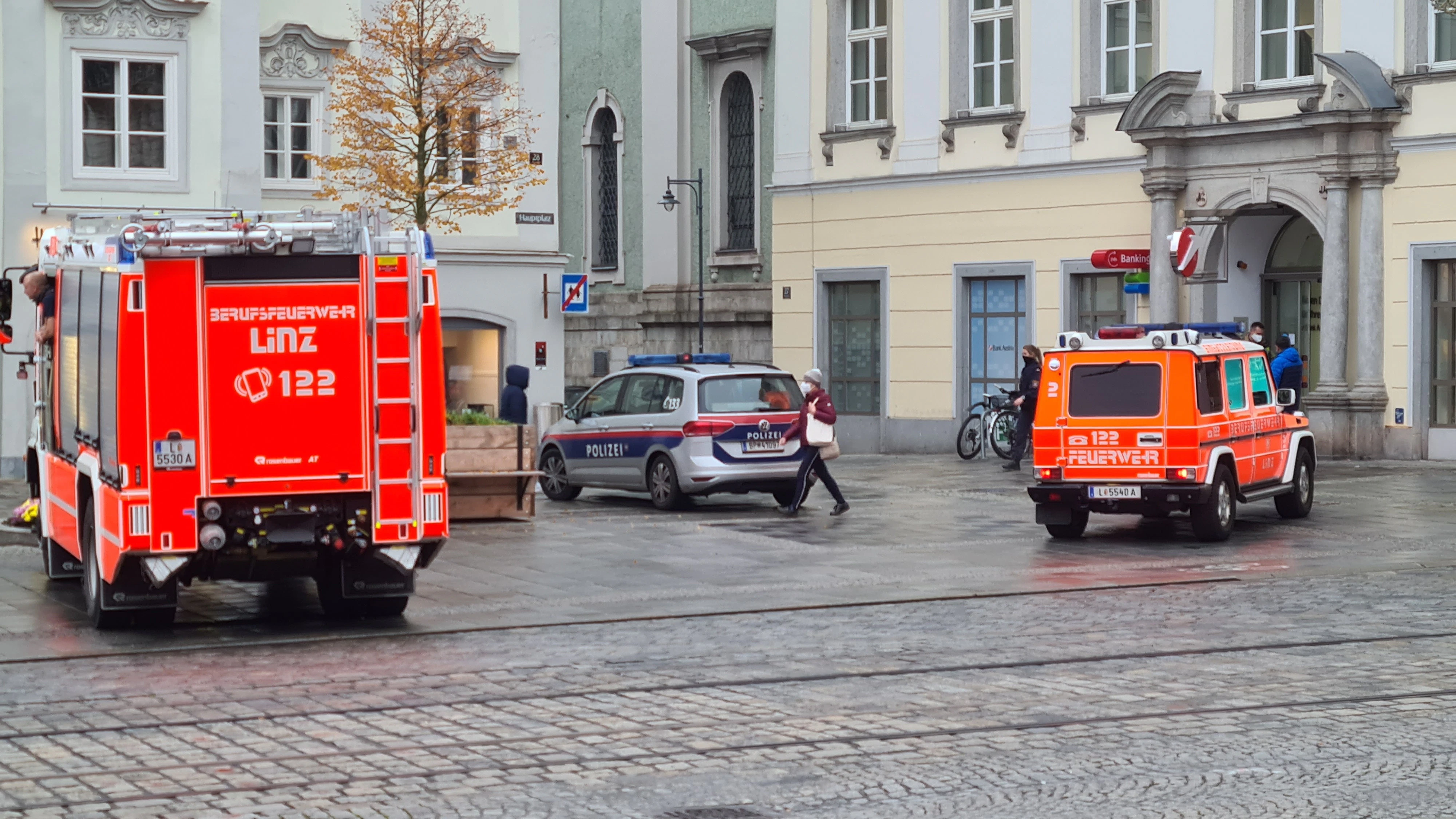 Auch die Polizei war vor Ort, Infos zum Einsatz gibt es keine.