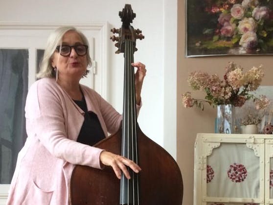 Heidi S. verkauft ihren Kontrabass.