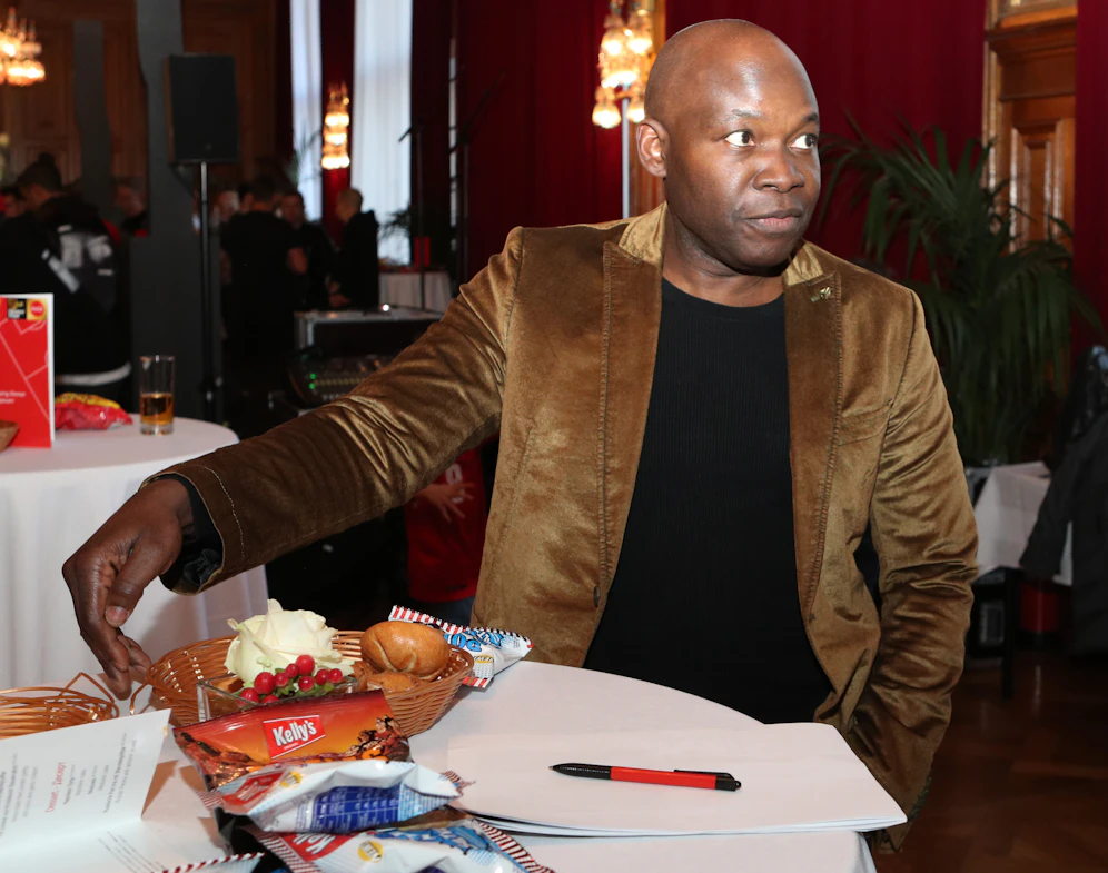Alaba-Papa George nimmt zum Transfer-Theater Stellung. 