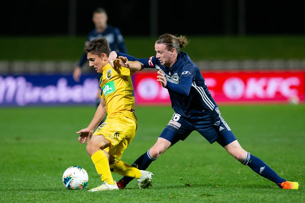 Josh Hope (rechts) läuft nicht mehr für Melbourne Victory auf. 