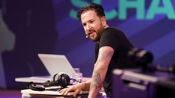Nach seinem "KZ"-Vergleich kehrt auch sein langjährige Fanartikel-Vertreiber Michael Wendler den Rücken.