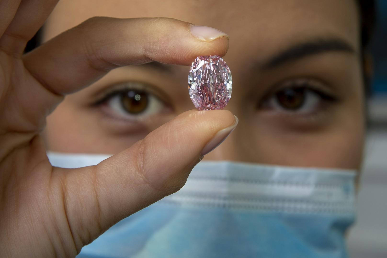 Seltener rosa Diamant um 19,5 Millionen versteigert