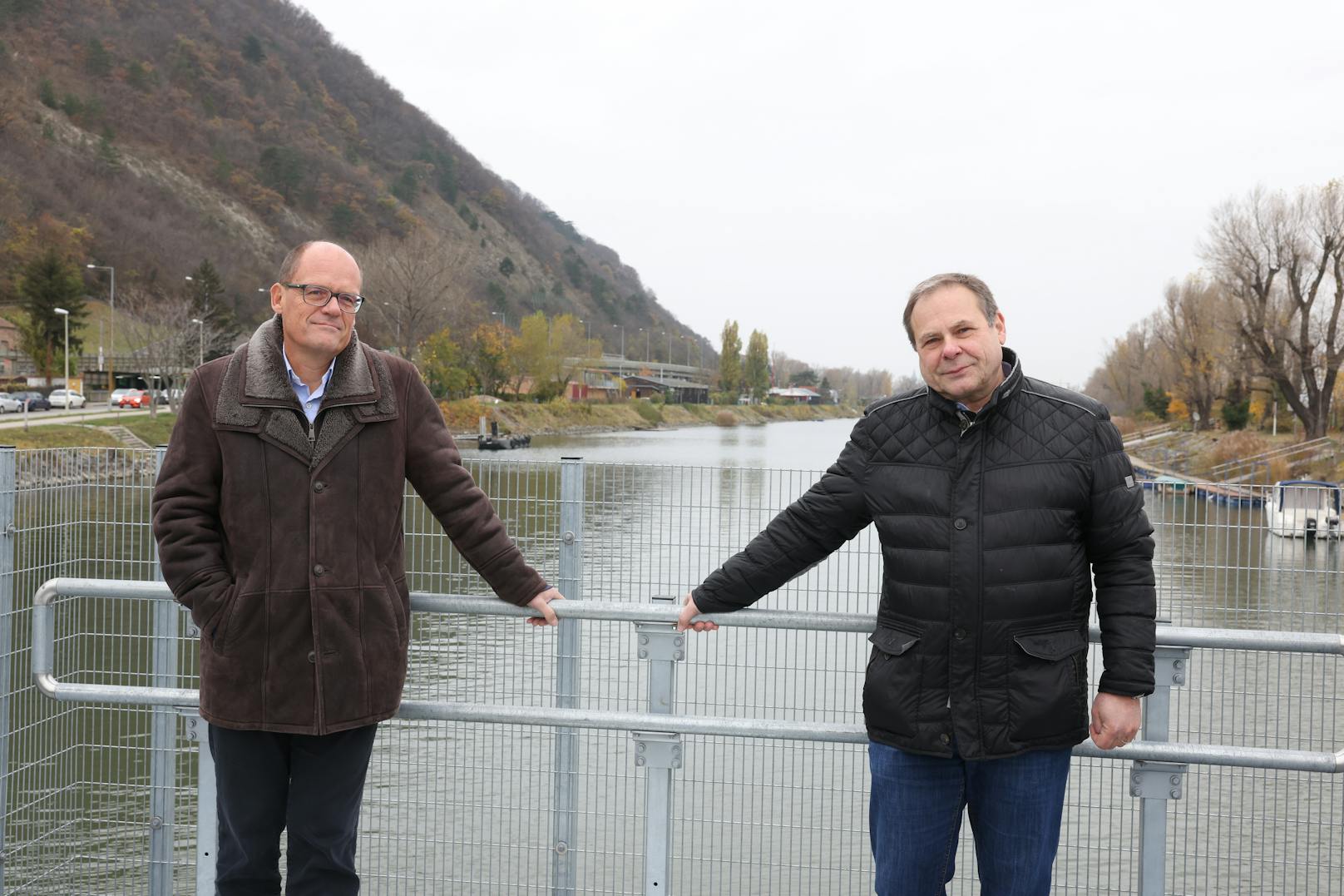 Baustellen-Koordinator Peter Lenz (l.) mit&nbsp;Hermann Papouschek, Leiter der Abteilung Brückenbau und Grundbau