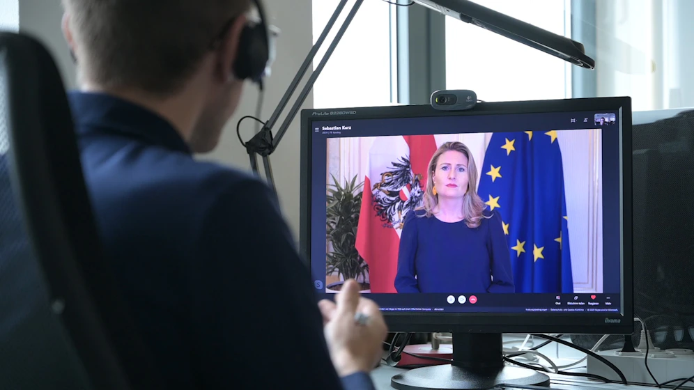 Integrationsministerin Susanne Raab im Gespräch mit <em>Heute.at</em>-Chefredakteur Clemens Oistric