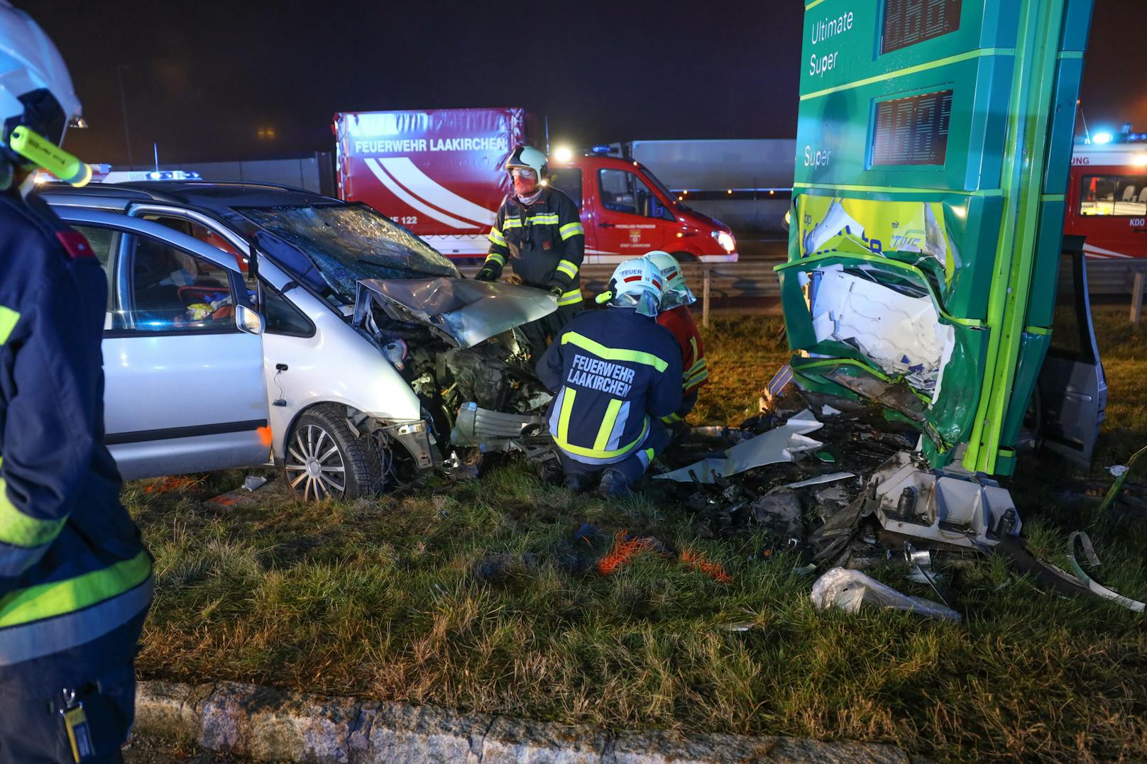 In der Nacht auf Donnerstag kam es auf der A1 Westautobahn bei Laakirchen (Oberösterreich) zu einem tödlichen Verkehrsunfall.