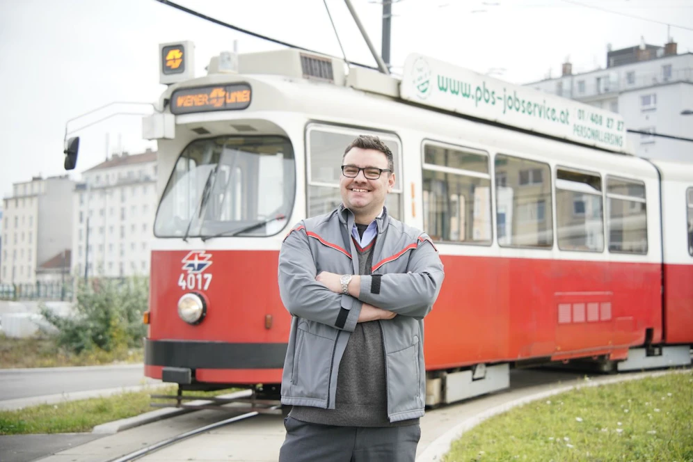 Der Bim-Fahrer Michal D. begeisterte mit seinem Clip auf TikTok.