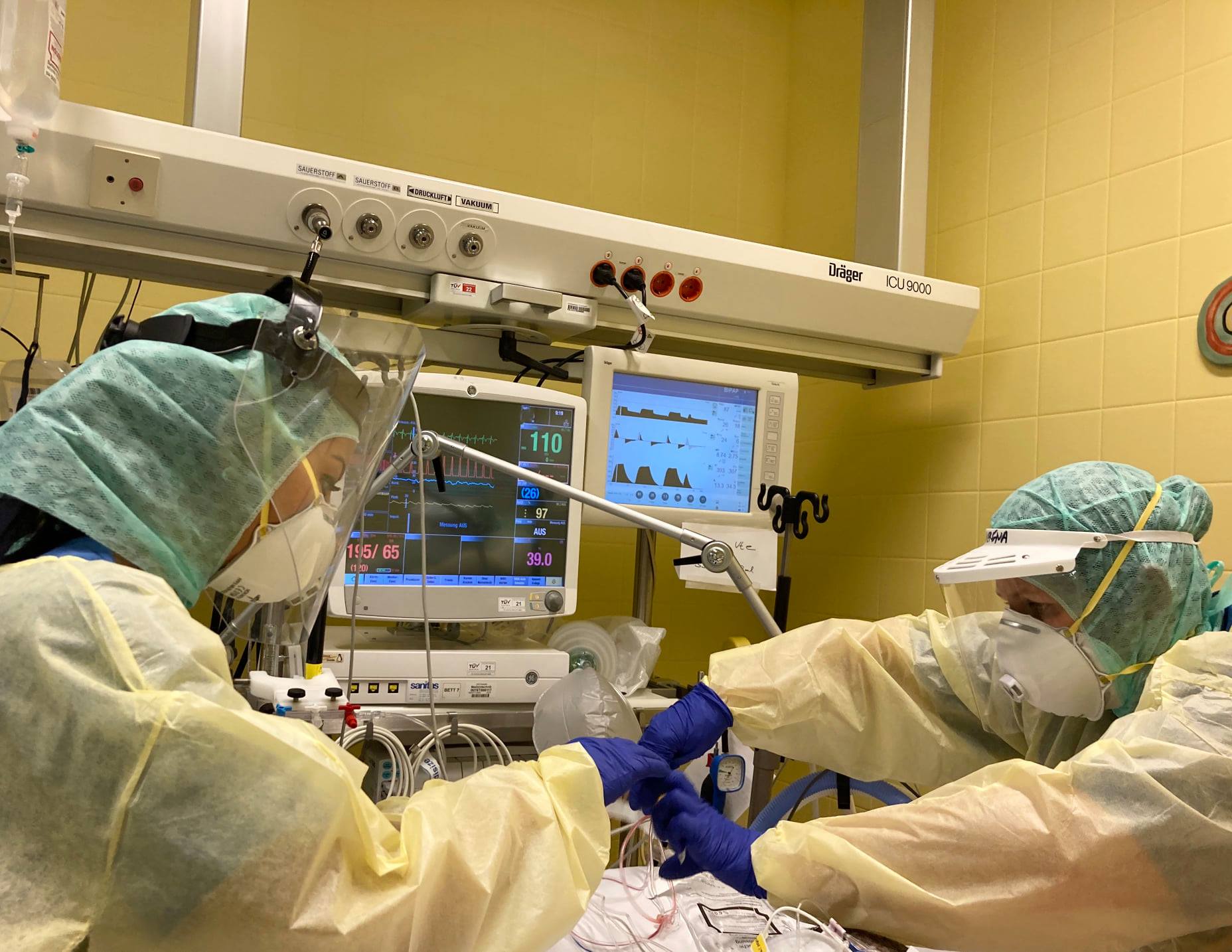 Das Spital in Freistadt warnt eindringlich auf Facebook. Ärzte und Krankenschwestern kämpfen dort tagtäglich gegen die Folgen des Virus.
