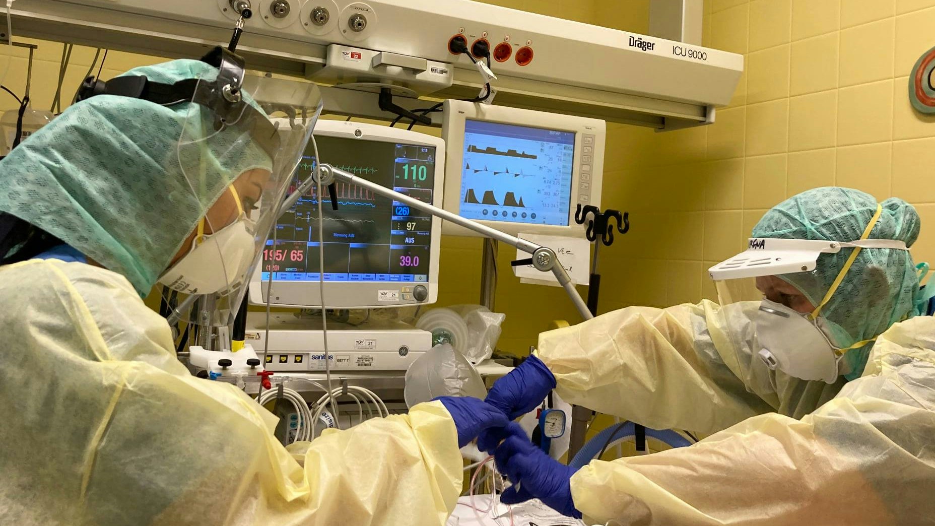 Das Spital in Freistadt warnt eindringlich auf Facebook. Ärzte und Krankenschwestern kämpfen dort tagtäglich gegen die Folgen des Virus.