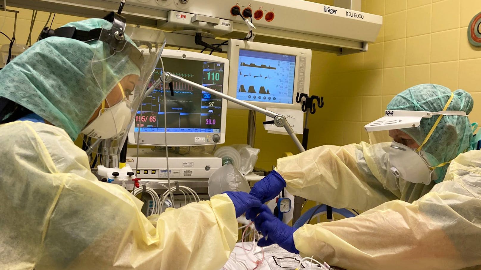 Das Spital in Freistadt warnt eindringlich auf Facebook. Ärzte und Krankenschwestern kämpfen dort tagtäglich gegen die Folgen des Virus.