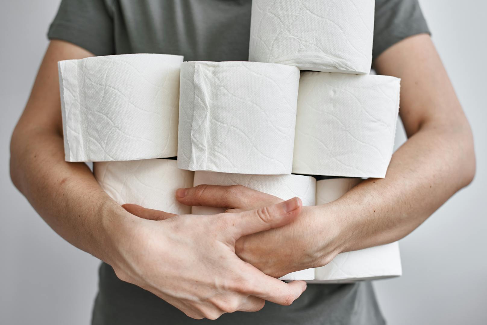 Die Herstellungskosten für Toilettenpapier steigen – Experten befürchten daher schon bald einen sprunghaften Preisanstieg.