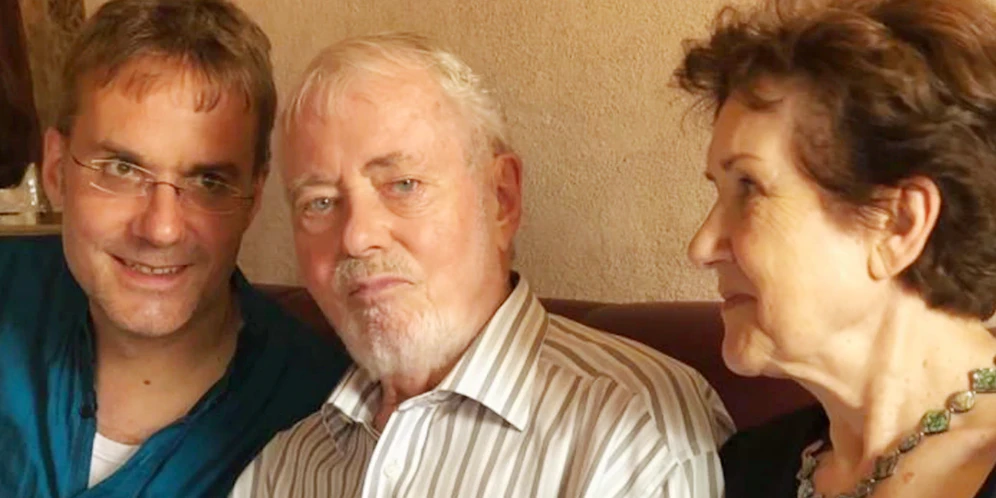 Matthias R. (l.) durfte sich von seinem sterbenden Vater (m.) nicht verabschieden.