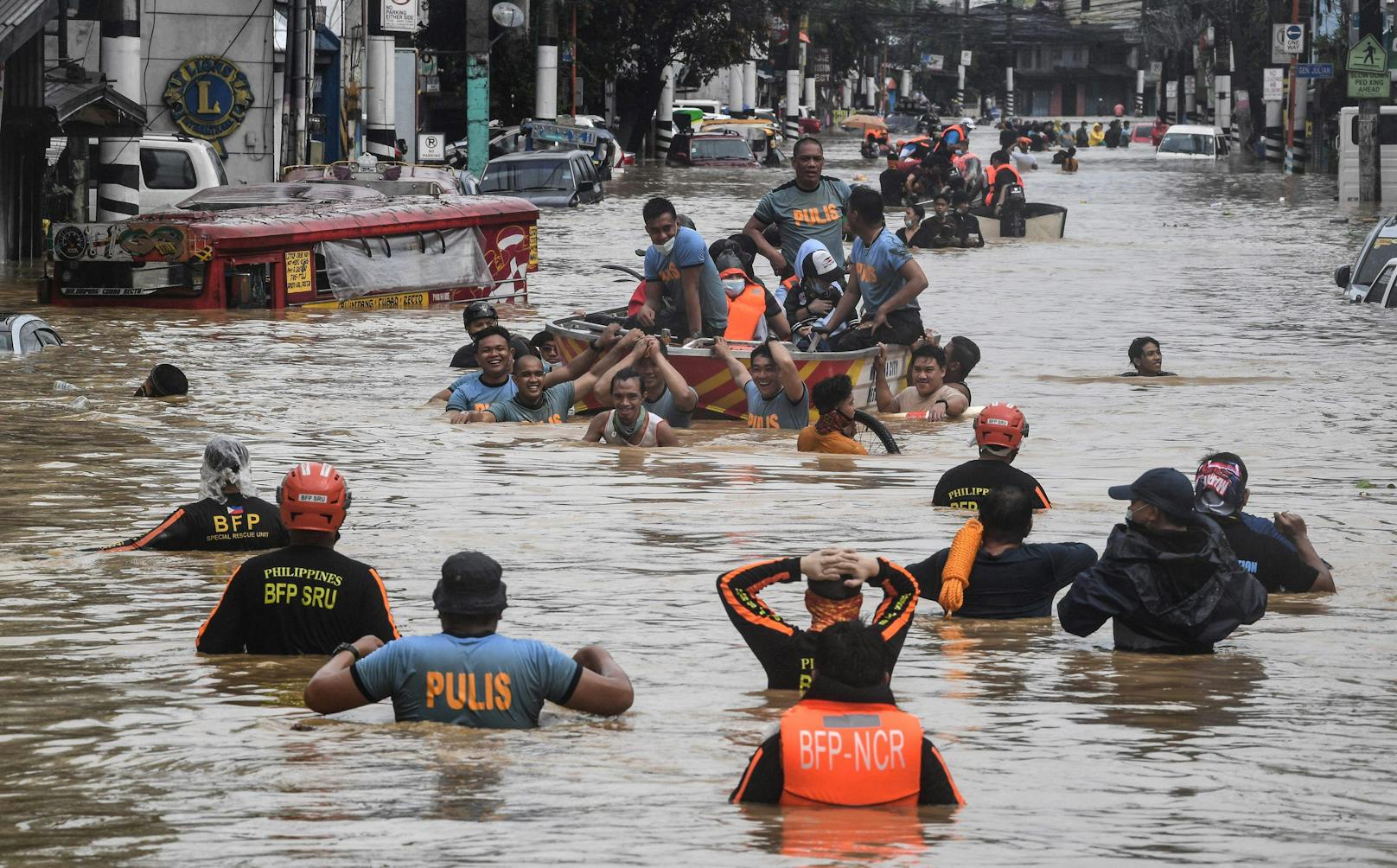 Der Taifun sorgte für schwerste Überschwemmungen rund um die Hauptstadt Manila.