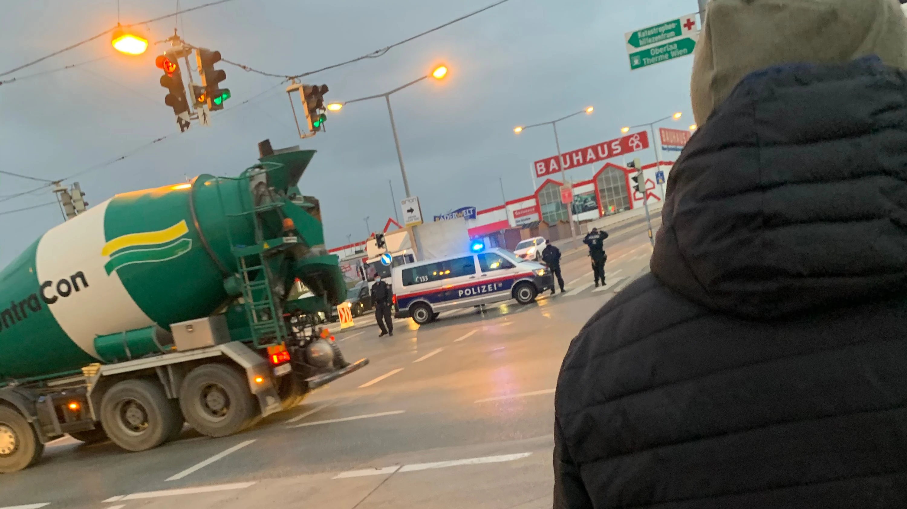 Die Wiener Polizei musste die Laxenbergerstraße auf Grund einer Klima-Demo absichern