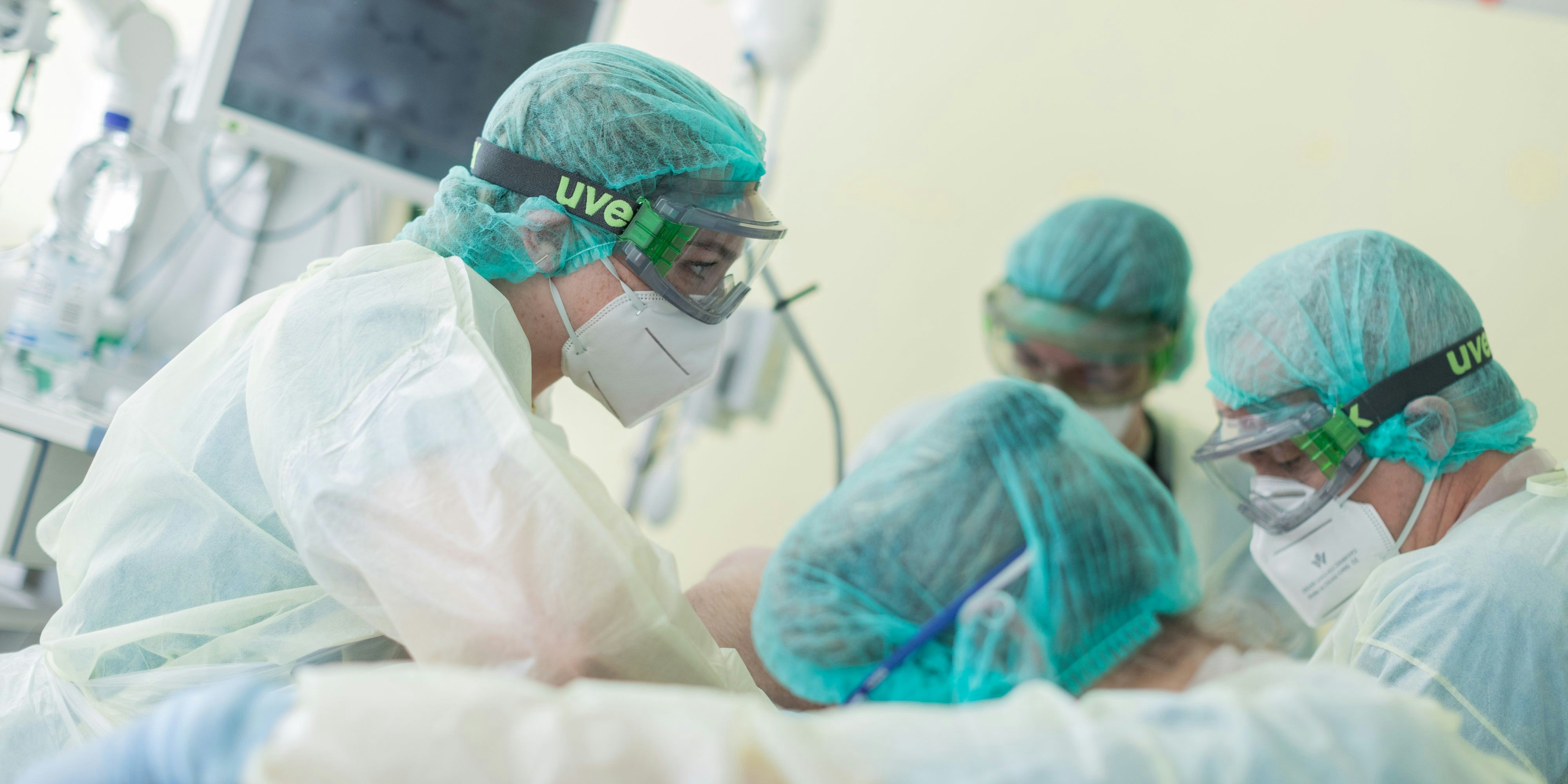 Die Lage in den Spitälern spitzt sich angesichts steigender Corona-Neuinfektionen zu.